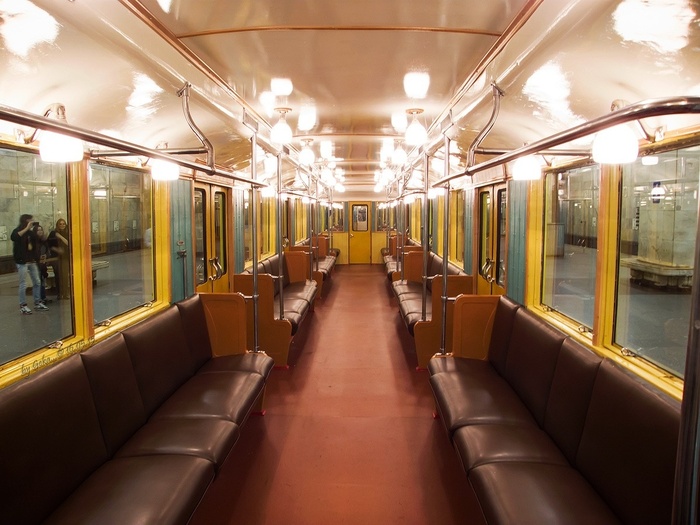Вагон метро выпуска 1935 года. Фото: <!--noindex--><a href="https://pikabu.ru/story/pervyiy_den_rabotyi_moskovskogo_metro_kakim_ono_byilo_90_let_nazad_12726467?u=http%3A%2F%2Fsdelanounas.ru&t=sdelanounas.ru&h=a3dac1637f852679fc238751ff69894857c44ac6" title="http://sdelanounas.ru" target="_blank" rel="nofollow noopener">sdelanounas.ru</a><!--/noindex-->
