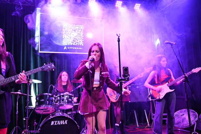 Рок - группа Ауровиль с полностью женским составом