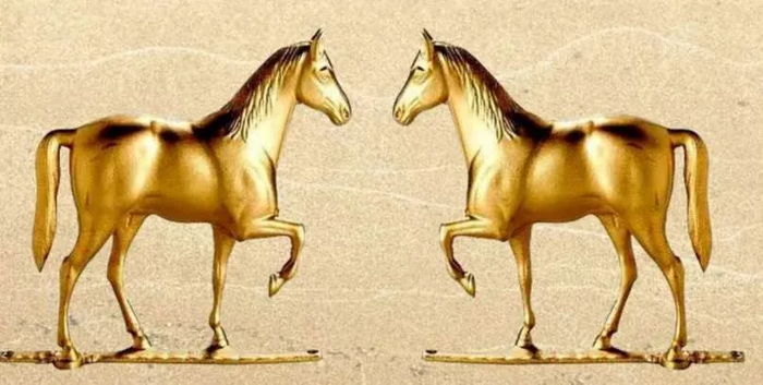 Статуэтки золотых коней. Батыевские были куда больших размеров