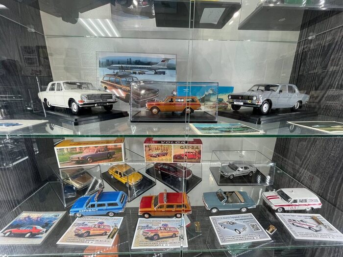 Рис. 19. Электрифицированная и другие модели автомобилей «Волга» в музее «Билетик в детство» в г. Дзержинск