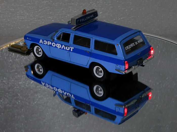 Рис. 14. Электрифицированная модель автомобиля сопровождения ГАЗ-24-02 «Волга» Аэрофлот Эскорт с горящими фарами и задними фонарями