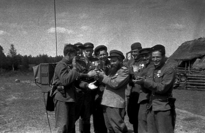 ϸ  ( )       . 1944