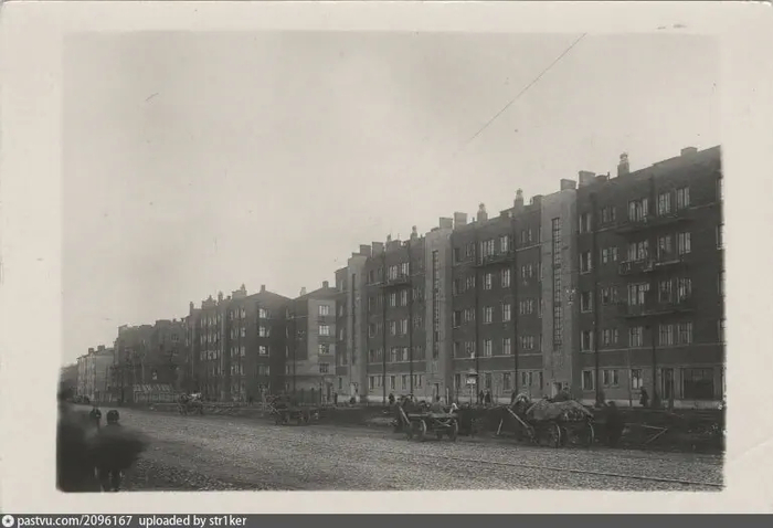 Так это место выглядело в 1934 году, пока ещё не было сталинского дома.