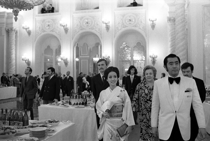 Тосиро Мифунэ с женой на Московском международном кинофестивале (1973)