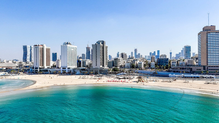 Вид с воздуха на пляж в Тель-Авиве. Фото Гая Йекиели/Муниципалитет Тель-Авив-Яффо