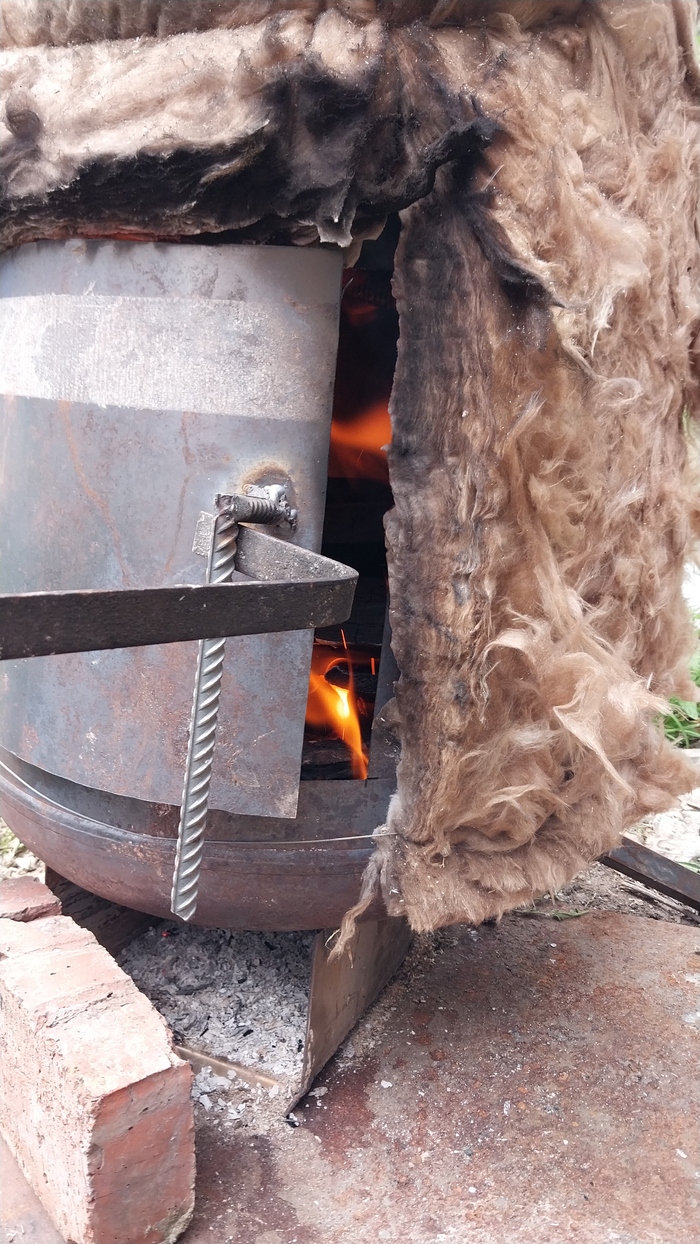 Не знал, куда девать доски от старого забора, а вот теперь смогу ими топить.