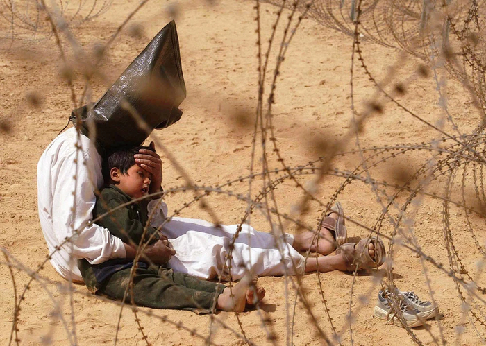 -  World Press Photo 2003   , , , , 