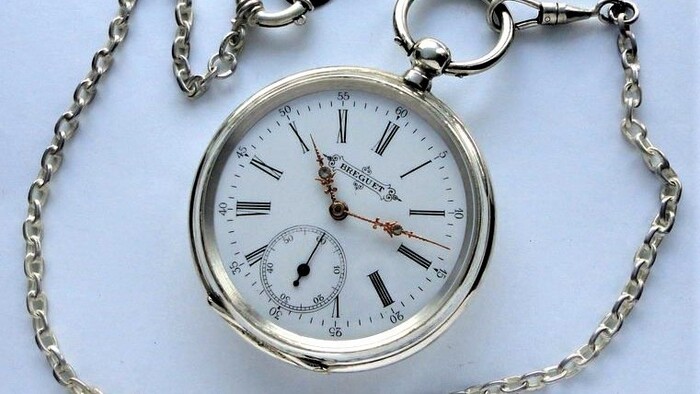 Тогда карманные часы с боем равнялись Айфону последней модели сейчас