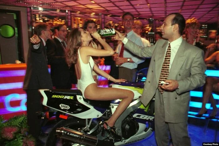 «Революция в натуре». Колоритные фото 90-х годов Фотография, Историческое фото, 90-е, Бандиты, Длиннопост, Повтор