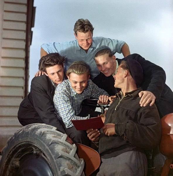   .  ,  , , 1958 . :    , , ,   ,   , ,   , , 50-, , , , Telegram ()