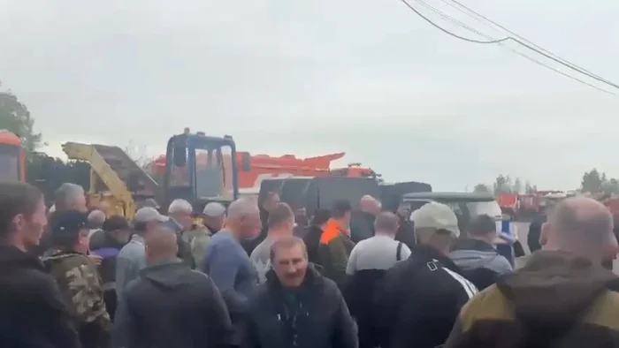 Смоленские рабочие объявили забастовку из-за отказа руководства предприятия от переговоров Смоленск, Забастовка, Труд, Протест, Трудовые отношения, Работа, Зарплата, Негатив
