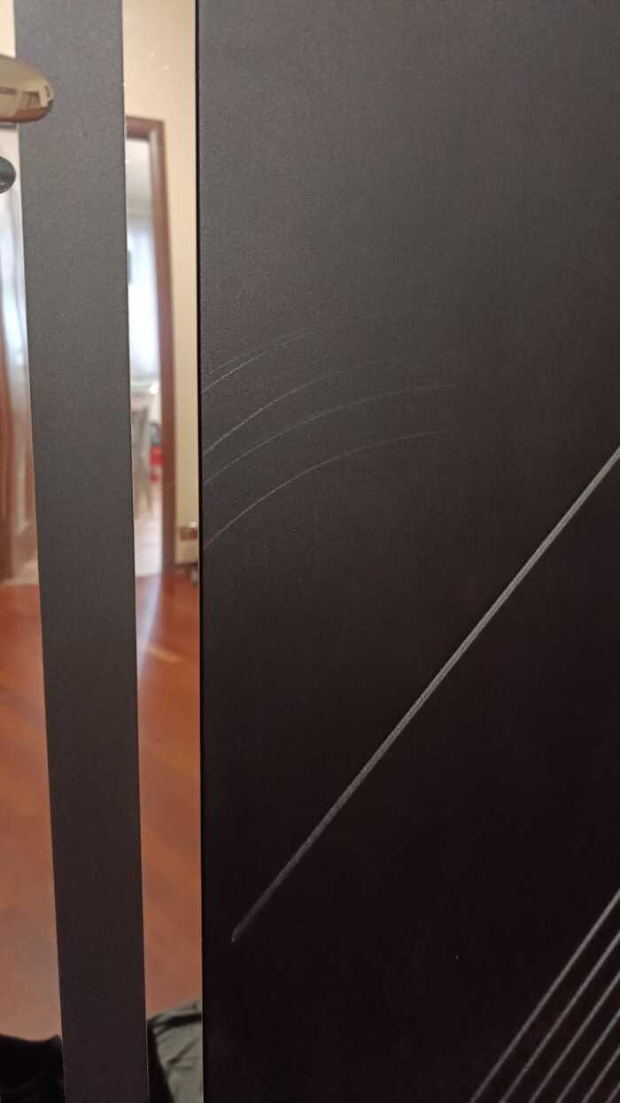 Царапины после первого контакта