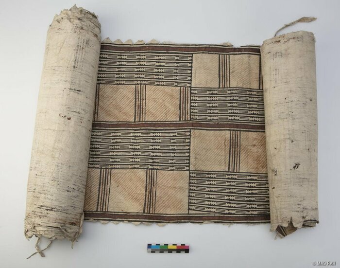 Тапа из коллекции Музея антропологии и этнографии им. Петра Великого (Кунсткамера) РАН. Фото с сайта <!--noindex--><a href="https://pikabu.ru/story/tapa_polineziyskaya__12785763?u=http%3A%2F%2FFiji.spb.ru&t=Fiji.spb.ru&h=186c9879c72b0cbc1ac6fd27a5ab038b699ee968" title="http://Fiji.spb.ru" target="_blank" rel="nofollow noopener">Fiji.spb.ru</a><!--/noindex-->.