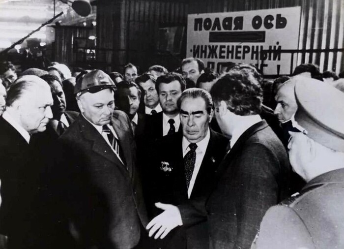 Леонид Ильич Брежнев в комиссии