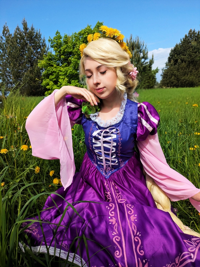 Tangled/ Rapunzel cosplay/Nitra Green , , , :  , Walt Disney Company,  , 
