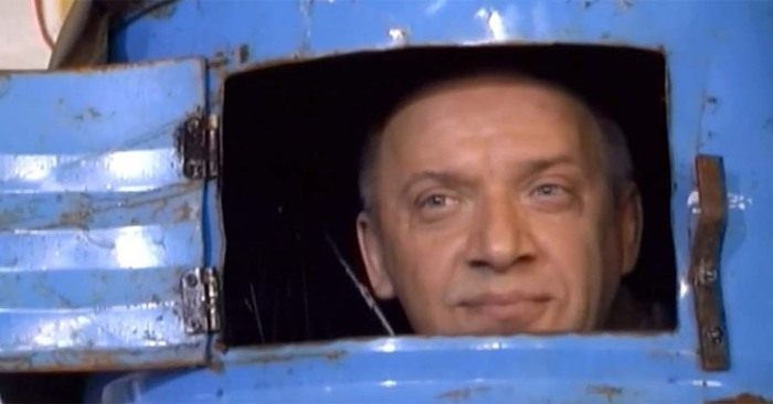 Что такое материя без формы? Это кисель... А кто человек без формы? Это, простите, гражданский