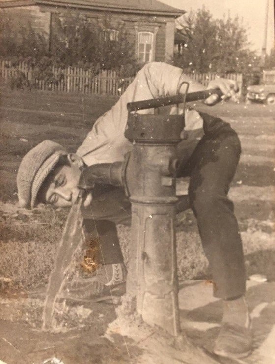 Большой Коля в деревне