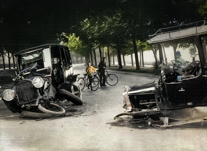 Интересные и местами забавные снимки на автомобильную тематику. 20 раскрашенных фотографий из ХХ века, часть VI История автомобилей, Электромобиль, Ретроавтомобиль, Авто, Автомобилисты, Машина, Фотография, Старое фото, Колоризация, Длиннопост