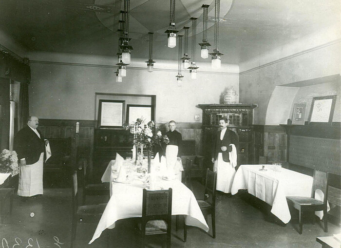   ( , 13 -   , 8). 26  1913.   ,    .    <a href="https://pikabu.ru/story/otvet_na_post_pro_kurerov_i_chaevyie_12817648?u=https%3A%2F%2Fdzen.ru%2Fa%2FZYyrFsVaIihVtJzF&t=%22%D0%98%D0%B7%20%D0%B6%D0%B8%D0%B7%D0%BD%D0%B8%20%D0%B4%D0%BE%D1%80%D0%B5%D0%B2%D0%BE%D0%BB%D1%8E%D1%86%D0%B8%D0%BE%D0%BD%D0%BD%D1%8B%D1%85%20%D1%82%D1%80%D0%B0%D0%BA%D1%82%D0%B8%D1%80%D0%BE%D0%B2%22&h=02329351b6fc7e6bd9481f07a42e50d71f96aa0b" title="https://dzen.ru/a/ZYyrFsVaIihVtJzF" target="_blank" rel="nofollow noopener">"   "</a>