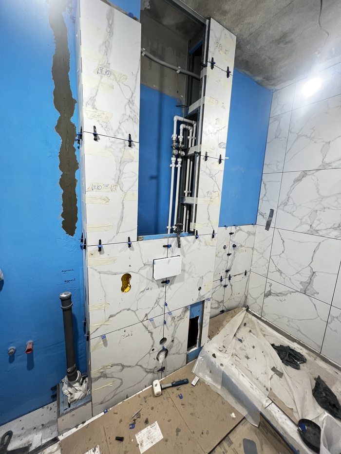 Грязновато, т.к. работаю раз от раза, по мимо ремонта еще две работы есть.