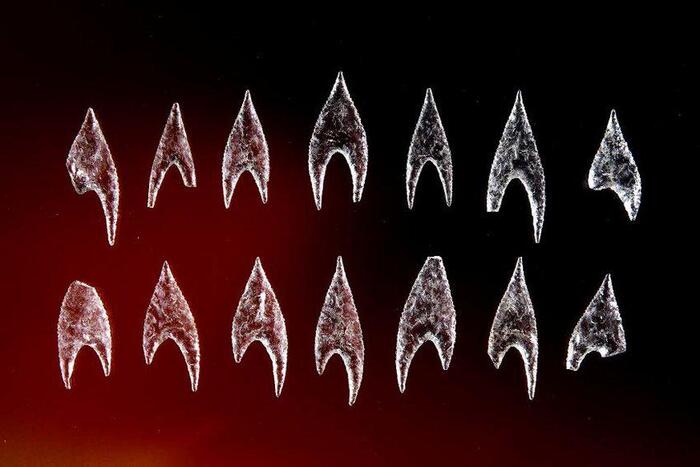 Наконечники стрел из горного хрусталя, найденные в дольмене Онтиверос в Испании. 4000-3000 гг. до н. э. В настоящее время хранятся в Археологическом музее Севильи.