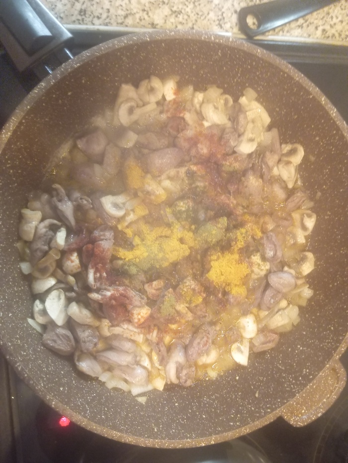 Специи можно миксовать: например вместо карри положить хмели сунели, или наоборот