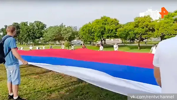 11 июня 2025, 09:50 • В Тель-Авиве развернули гигантский российский флаг ко Дню России