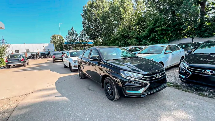 Заехал в салон Лада - на задней парковке полно новых автомобилей. Знакомый менеджер рассказал почему люди не покупают автомобили Лада, Авто, Автомобилисты, Транспорт, АвтоВАЗ, Негатив, Цены, Яндекс Дзен (ссылка), Длиннопост, Волна постов