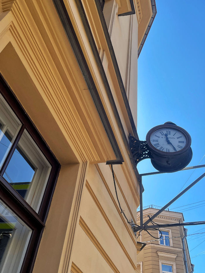 Часы марки Винтер на Съезжем доме Спасской части.