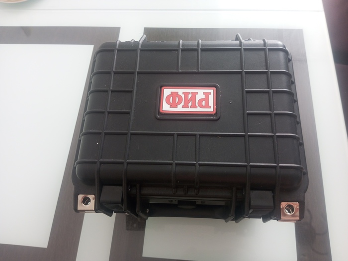 Вот в таком ящике упакованно 100 ампер часов, вес 10 кг примерно.