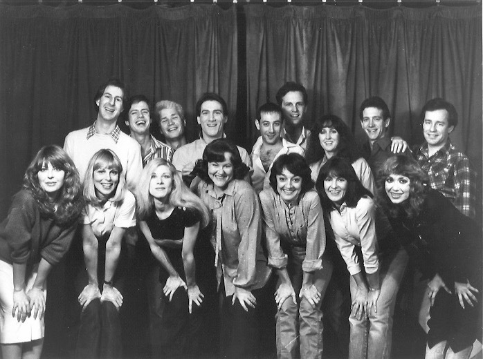 The Groundlings. Фил Хартман (крайний справа), а также Пол Рубенс, Кассандра Петерсон и другие.