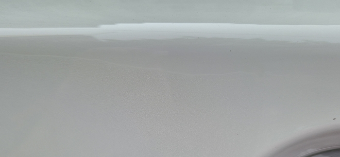 "Слегка" заметный переход и скол справа внизу