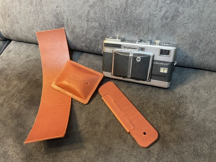 Далее уже было понятнее. Дно решил сделать учитывая комментарии к прошлому посту, но применил эту идею не на ткань, а на кожу.