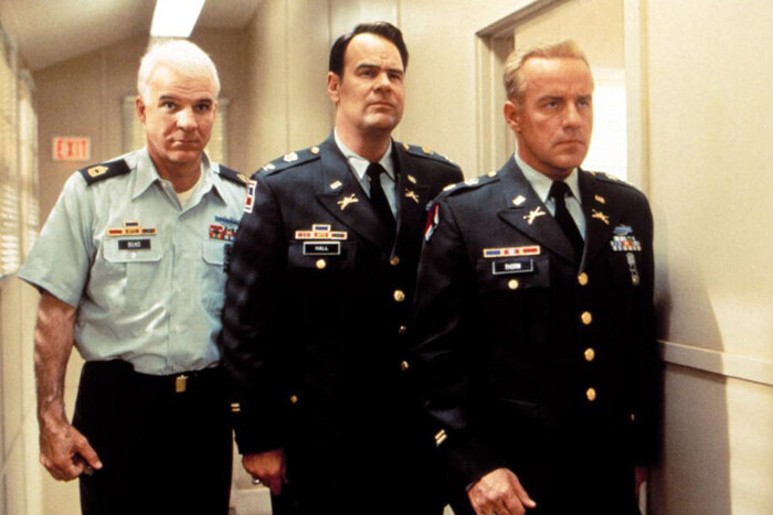 Вместе со Стивом Мартином и Дэном Эйкройдом в "Сержанте Билко" (1996)