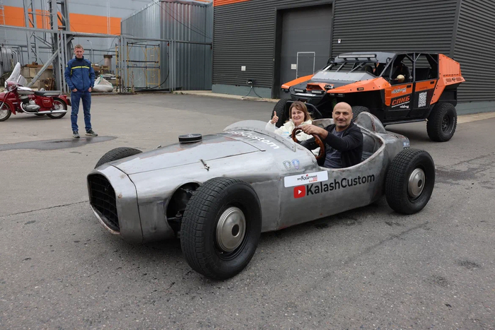 Пушка-гонка машина волка из ну погоди)))