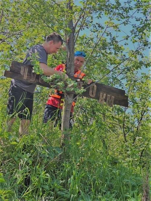 Река Чусовая. Установка указателя нулевой километр. Фото предоставлено авторами