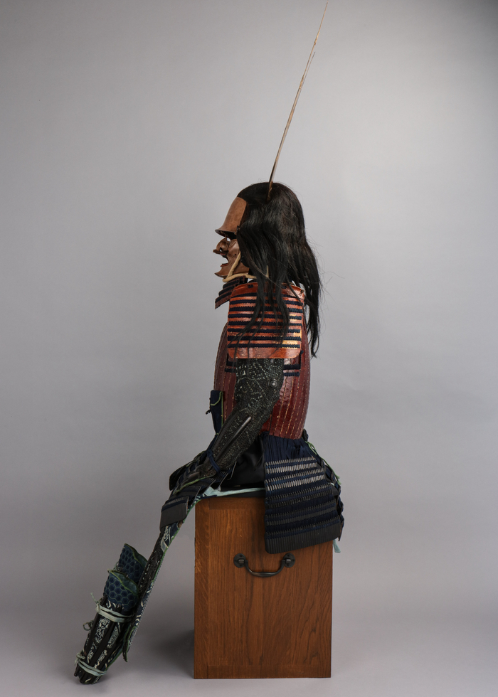 Доспехи той эпохи отражают адаптацию к изменениям в ведении войны, таким как использование более крупных армий