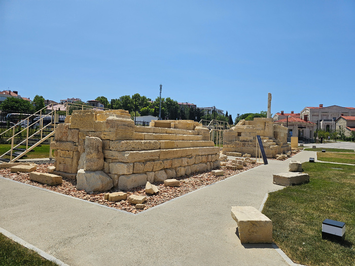 Археологические артефакты - это некрополи