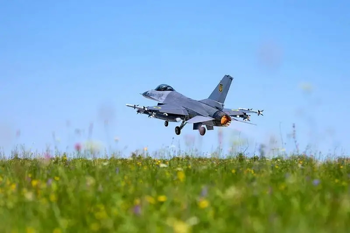   :       F-16      , , , , , ,   