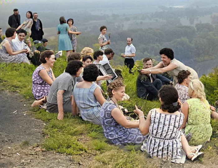 Подборка простых и потрясающих фотографий эпохи СССР. 20 раскрашенных фотографий. Часть 26 20 век, Старое фото, Фотография, СССР, Детство в СССР, 60-е, 70-е, 80-е, 50-е, Колоризация, Длиннопост