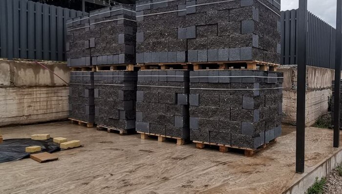 Строить буду из таких блоков на этом фундаменте.