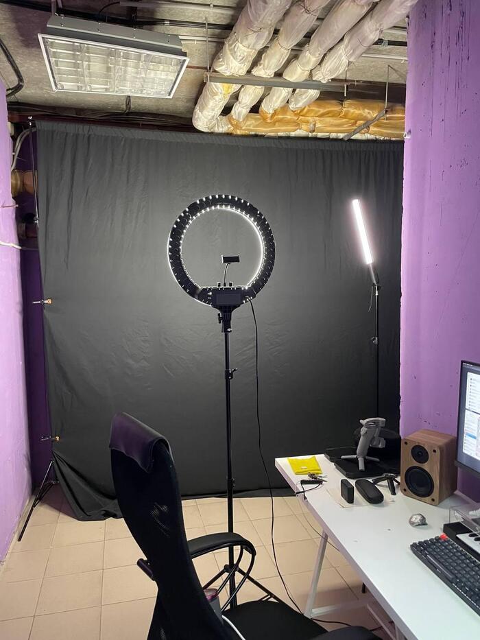    ,     .   3D   300 .  RGB     2500 