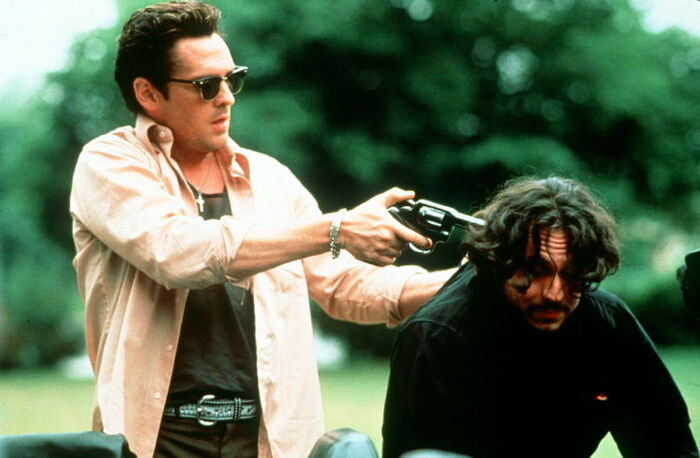 "Впереди одни неприятности" (1992).