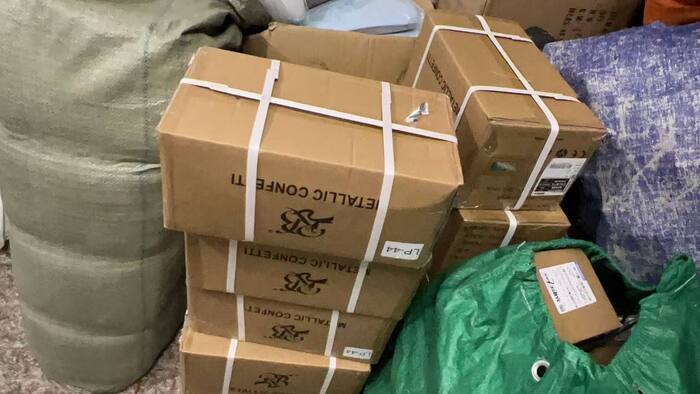 Отправили 100кг конфети в Россию