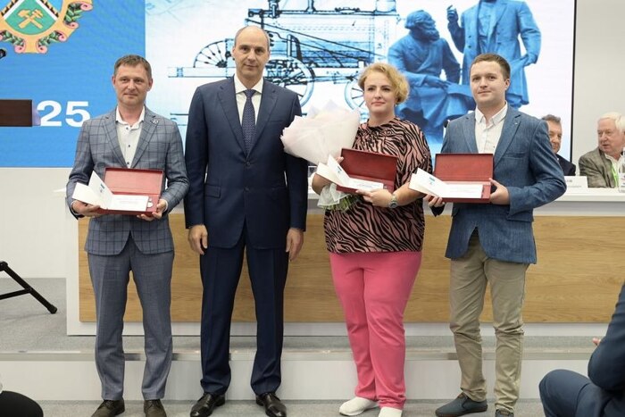 Врио губернатора Свердловской области наградил выдающихся инженеров