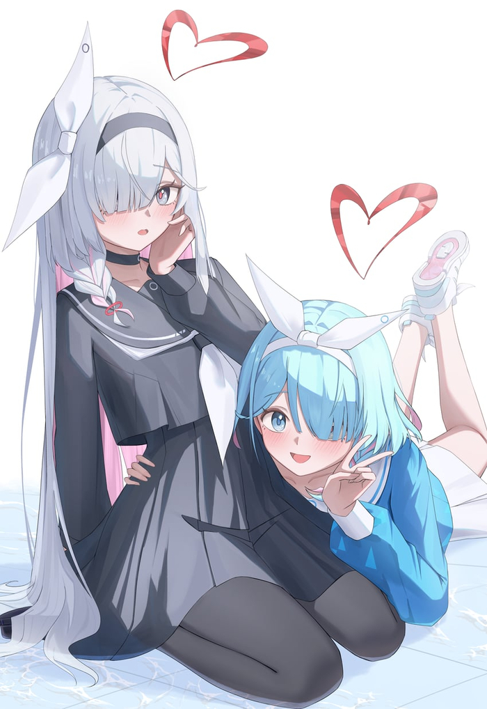 Три милашки смотрят друг на друга