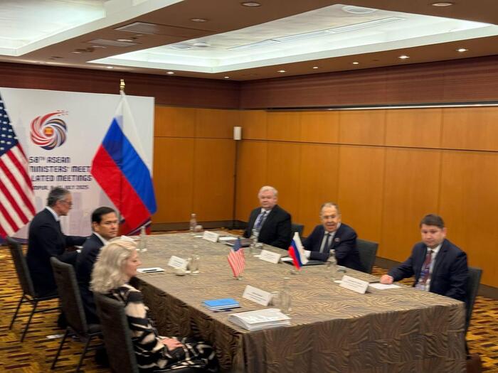 Глава МИД Сергей Лавров начал встречу с госсекретарем США Марко Рубио в Куала-Лумпуре