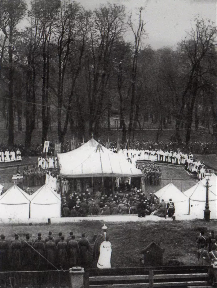 Молебен на закладке Храма Воскресения Христова (Спаса-на-крови). 1883 год.