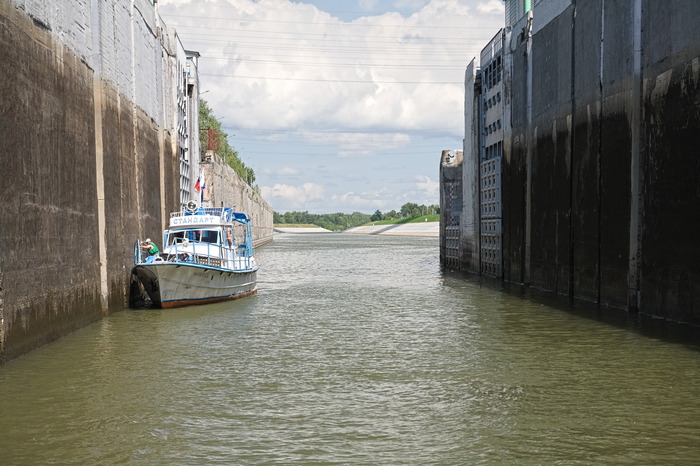 В камере шлюза