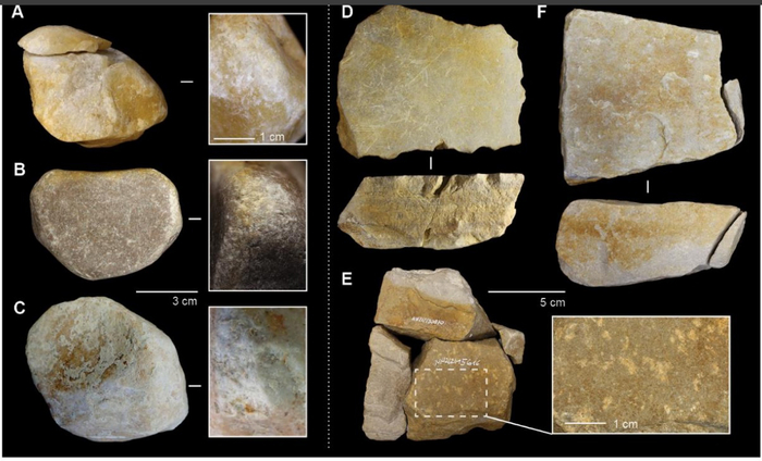 Найденные молоты и наковальни со следами использования